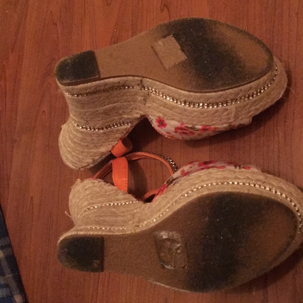 Cute Spring Wedges - Picture 3 of 4